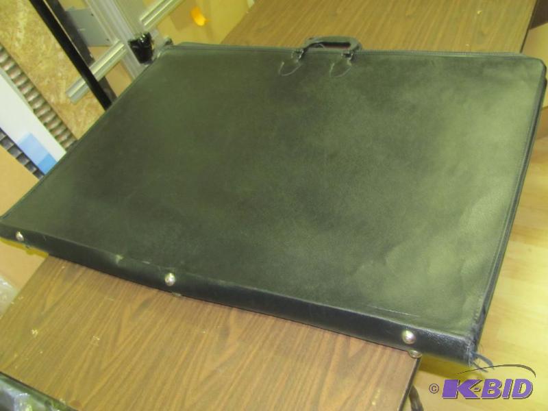 lot 80 image: Zippered ArtworkDocument Portfolio. Great fo...