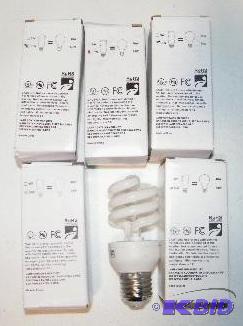 lot 92 image: Lot of 6 Light Bulbs - CFLs - 13 watt bulbs e...