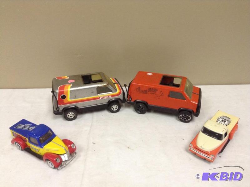 lot 106 image: Lot of 4 Tonka and PEZ trucks