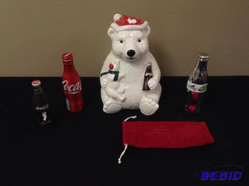 lot 117 image: Lot of four Coca-Cola items