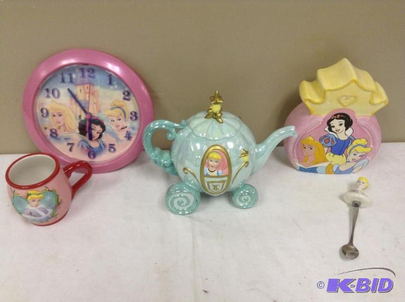 lot 118 image: Lot of Disney Princess items
