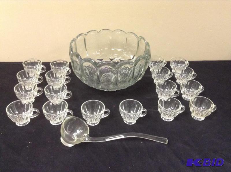 lot 134 image: Gorgeous Punch Set with Bowl, Cups and Glass Ladle