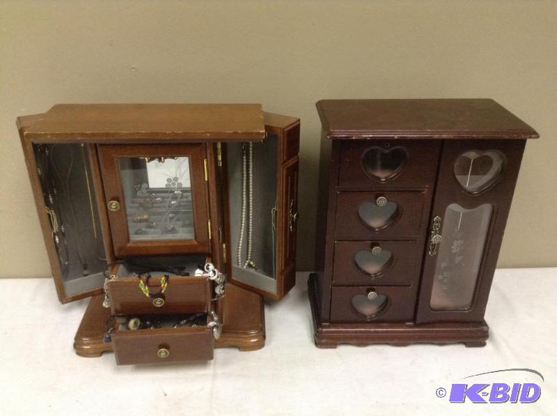 lot 138 image: Jewelry Boxes with Jewelry