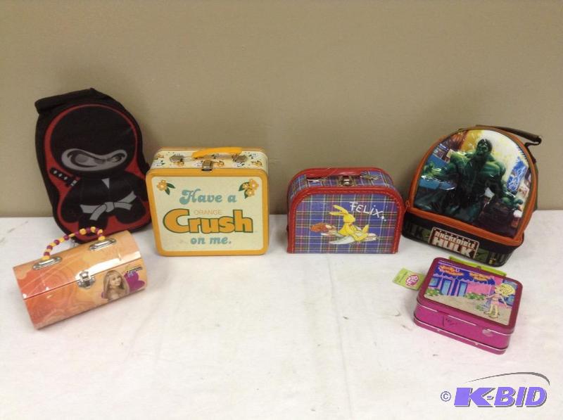 lot 15 image: Collection of Lunch Boxes