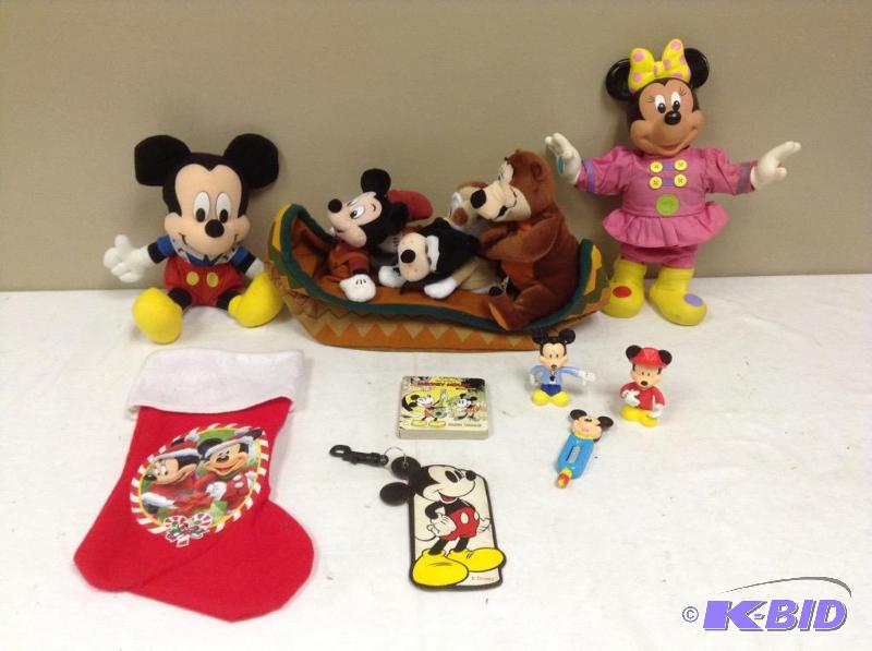lot 161 image: Group Disney Collectibles