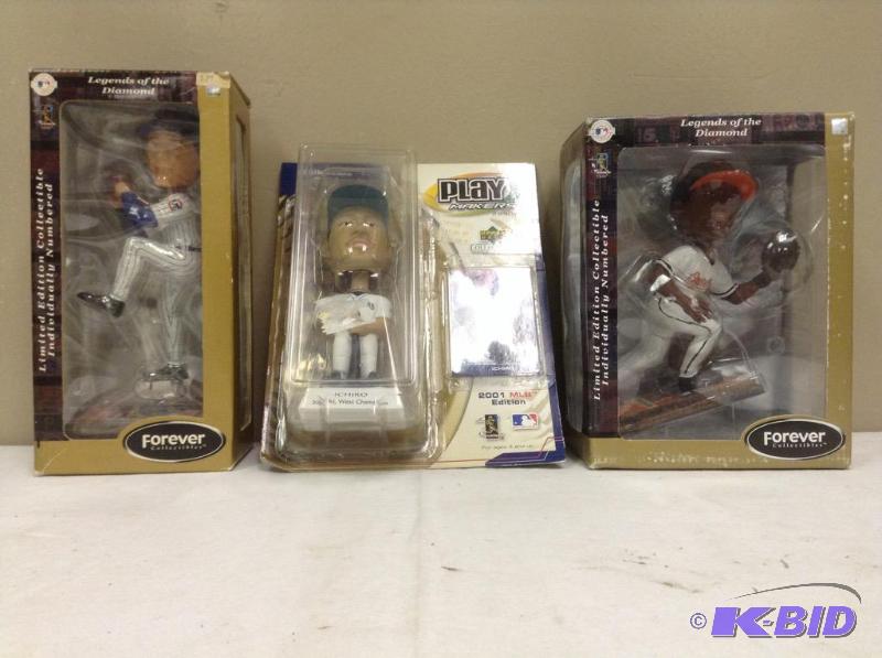 lot 44 image: Baseball Bobblehead Figures