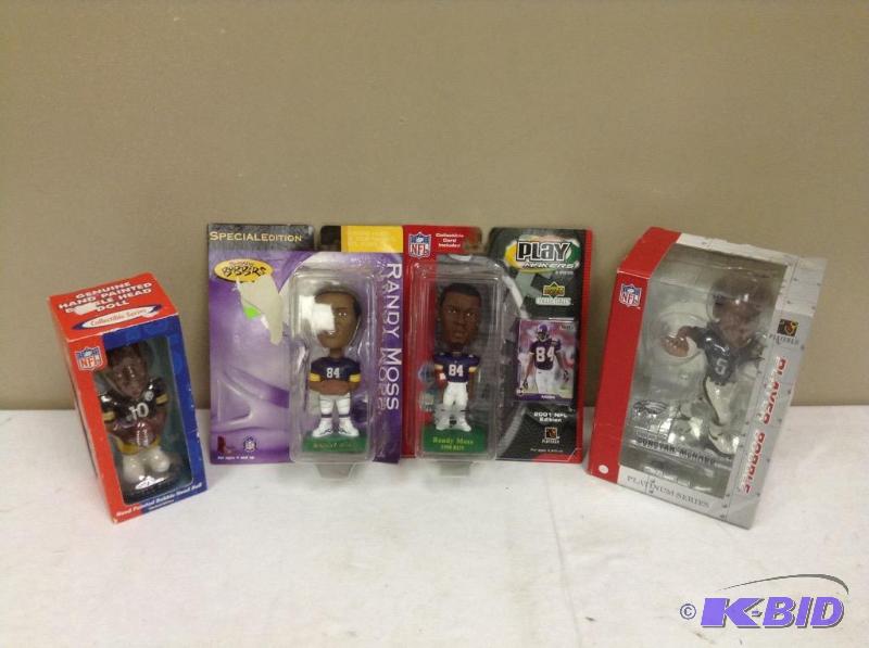 lot 46 image: 4 Football Babblehead Figures