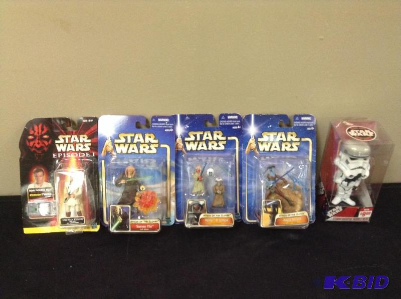 lot 59 image: Grouping Star Wars Figures
