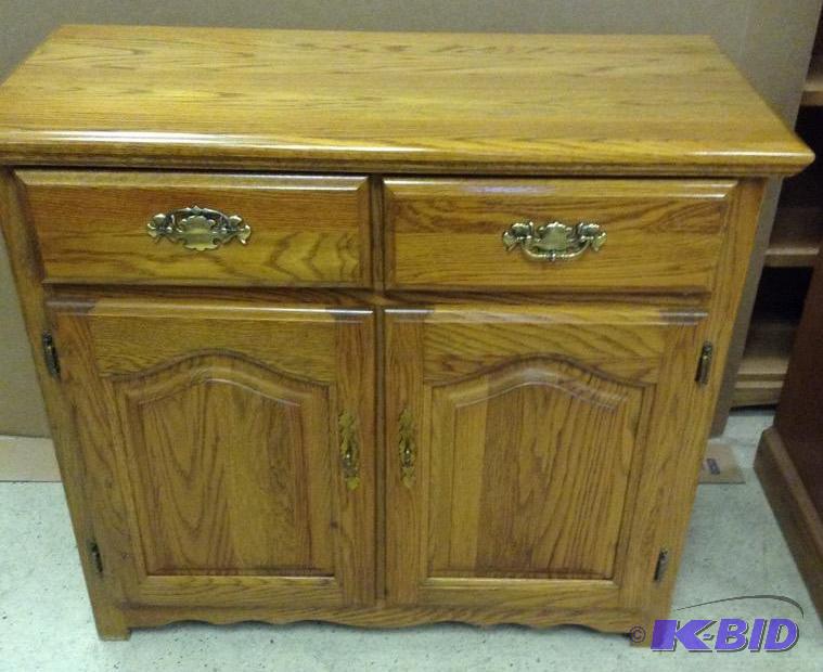 lot 73 image: Oak Cabinet