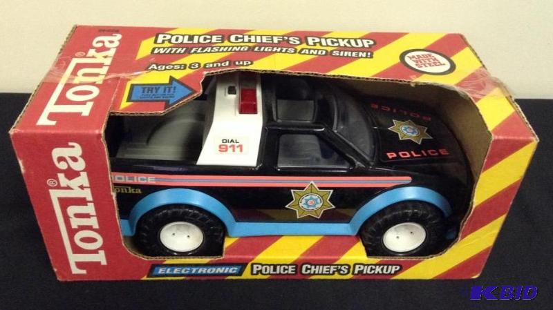 lot 12 image: Tonka Police Chiefs Pickup with Lights and Siren