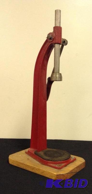 lot 18 image: Bottle Capper Made in USA