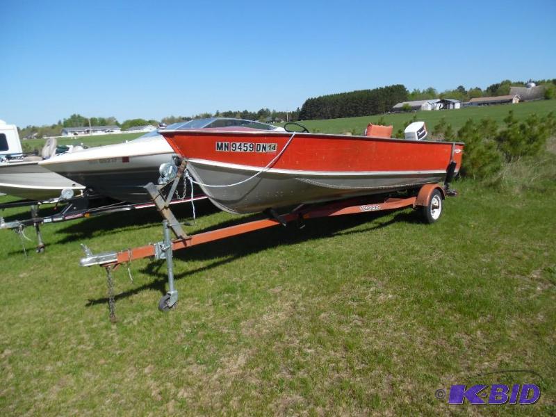 lot 2 image: 1976 Lund Boat