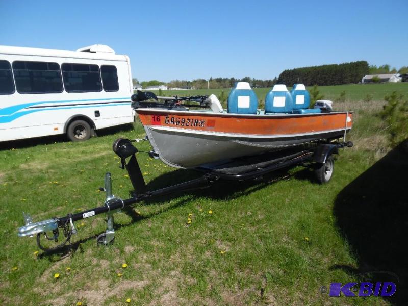 lot 3 image: 1971 Lund Boat
