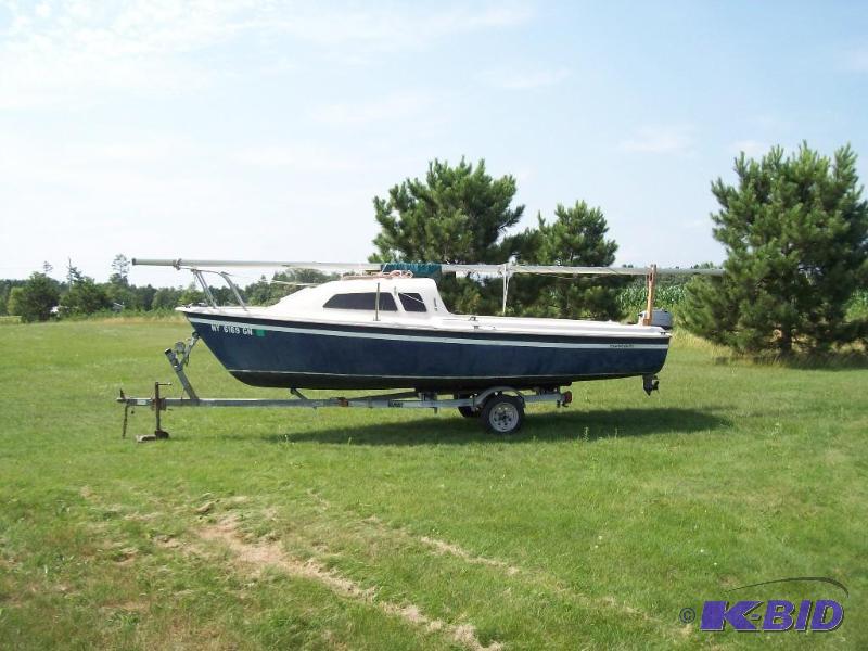 lot 4 image: Sail Boat