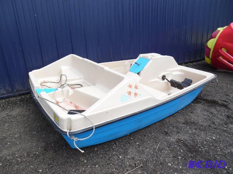 Water Wheeler Paddle Boat.