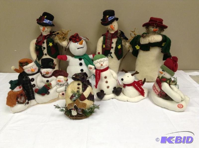lot 105 image: Snowmen Collection Hand Crafted Look and ActionMusicals