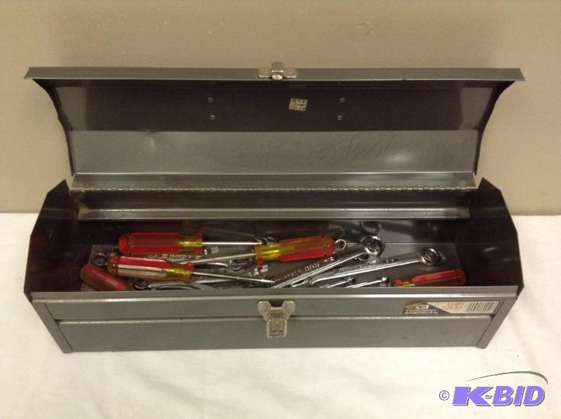 lot 108 image: Metal Vermont American Tool Box with Tools