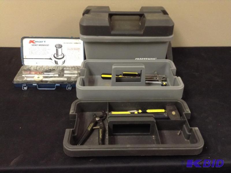 lot 137 image: Plastic Craftsman Tool Caddy with Contents