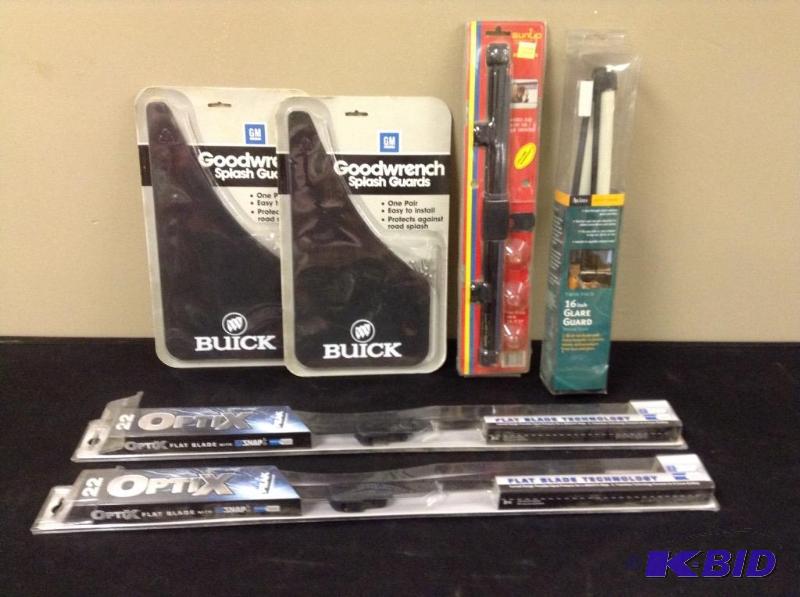 lot 138 image: Genuine GM Goodwrench Splash Guards for Buick and more