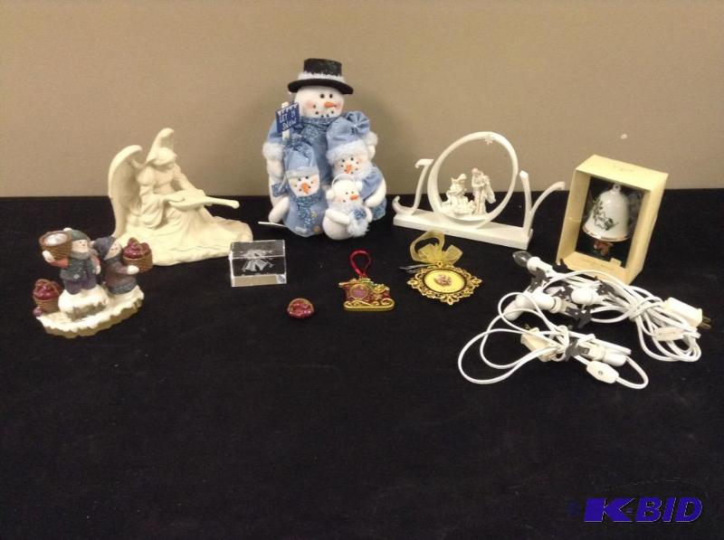 lot 141 image: Variety Lot of Christmas Items