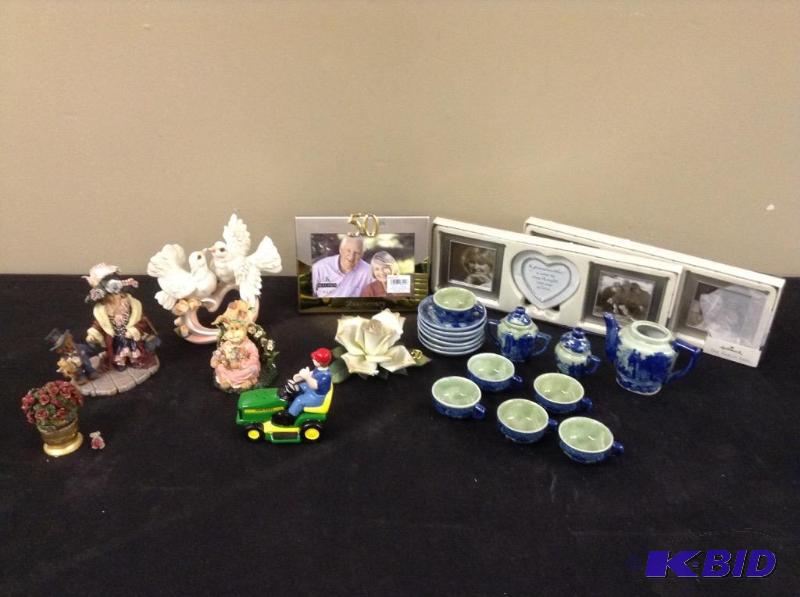 lot 156 image: Home Decor