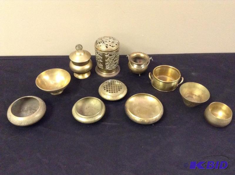 lot 41 image: Lot of Brass Containers