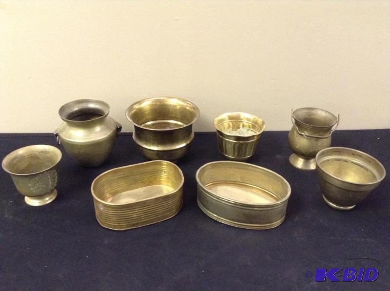 lot 44 image: Assortment of Brass Containers