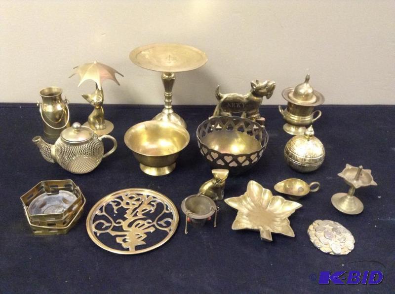 lot 49 image: Assortment of Brass Collectibles