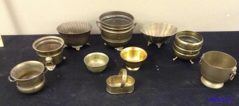 lot 72 image: Brass Planter Grouping
