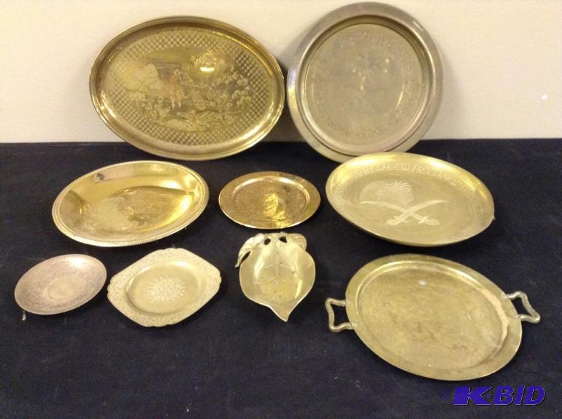 lot 76 image: Decorative Brass Trays