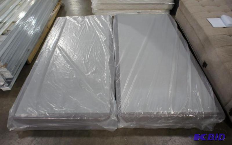 New Simmons set of (2) Twin XL Boxsprings - H...