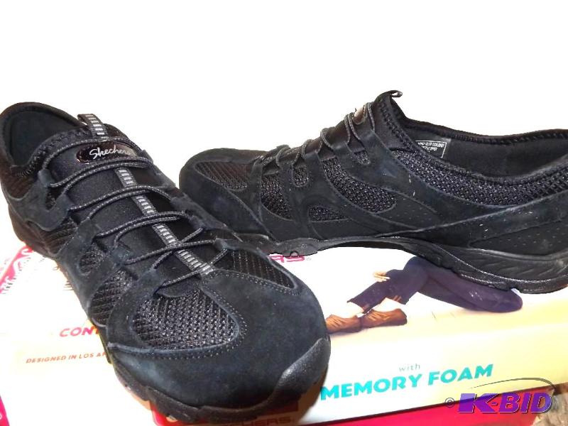 Skechers relaxed fit tennis shoes size 10