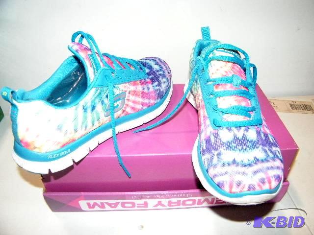 Skechers tennis shoes size 9