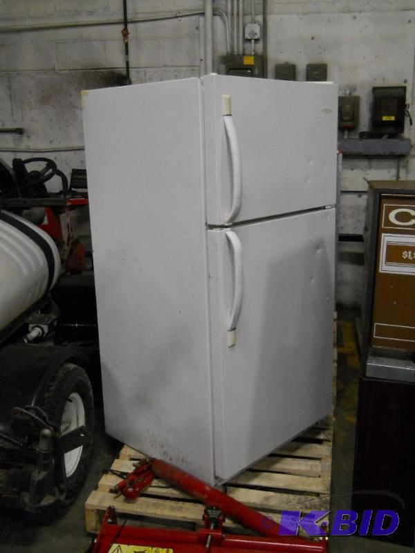 lot 10 image: Frigidaire Refrigerator