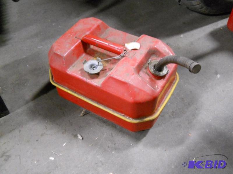lot 20 image: 2.5 Gallon Vintage Metal Gas Can