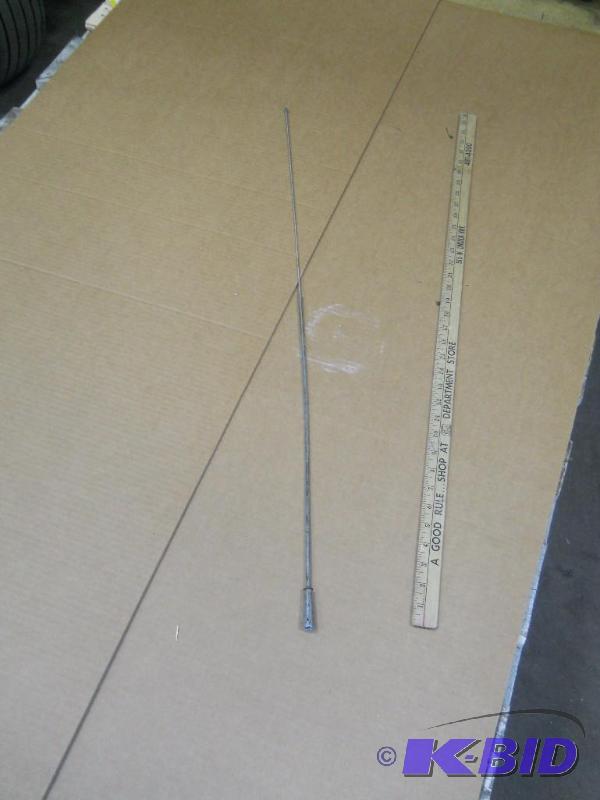 lot 28 image: Vintage Screw On Car Antenna