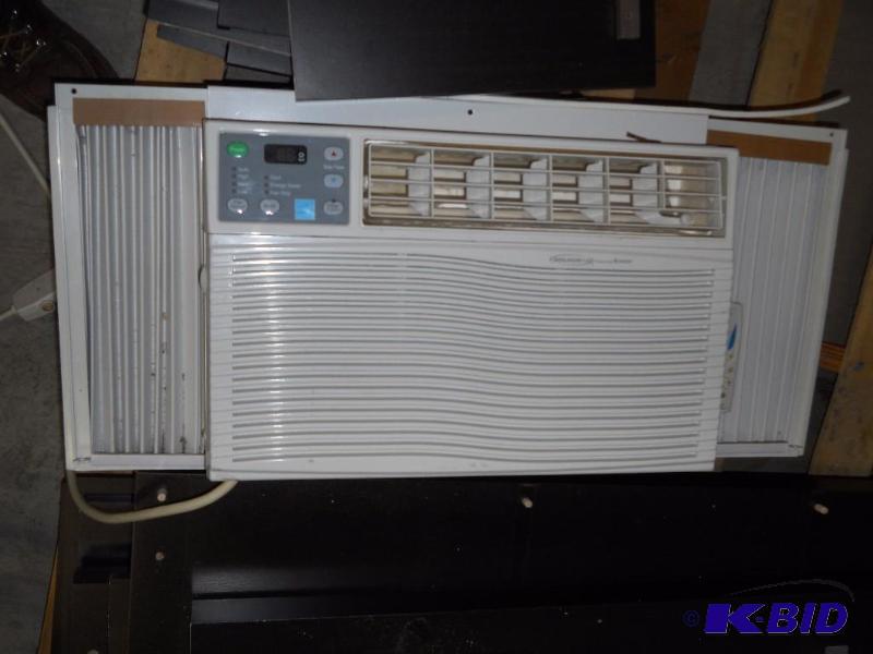 lot 5 image: Air Conditioner with Remote.  Almost like new.