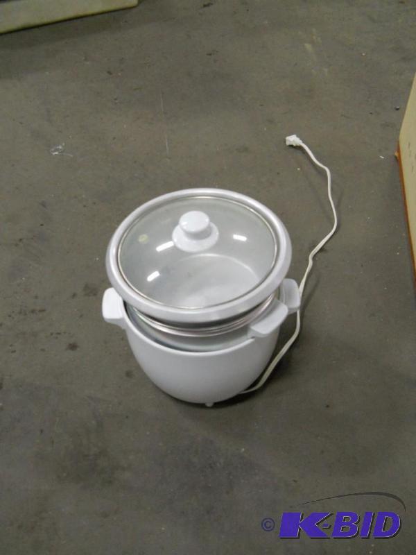 lot 84 image: Salton Rice Cooker