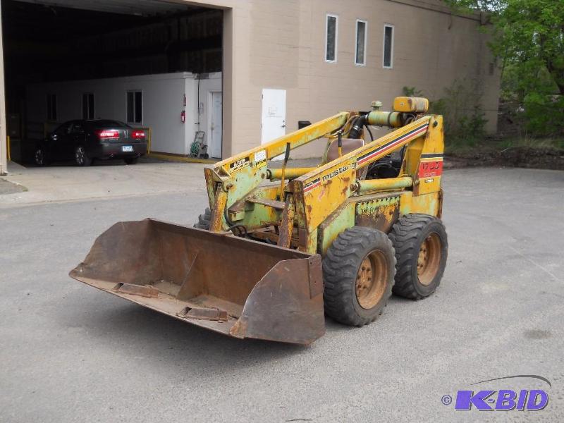lot 1 image: Mustang 1700 Skidsteer. Runs, Drives and Lifts. Gas. NO RESERVE SELLS