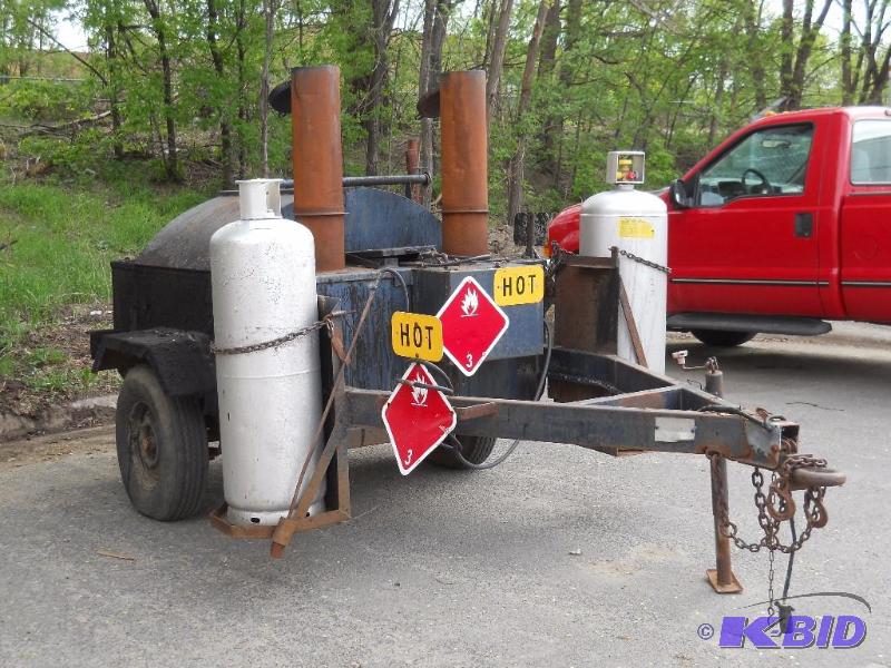 lot 2 image: Stepp Propane Fired Tar Kettle. Two 100 Gallon Propane Tanks. Full. NO RESERVE