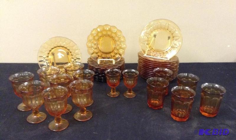 lot 17 image: Mixed Lot of Vintage Amber Luncheon Plates and Drinkware