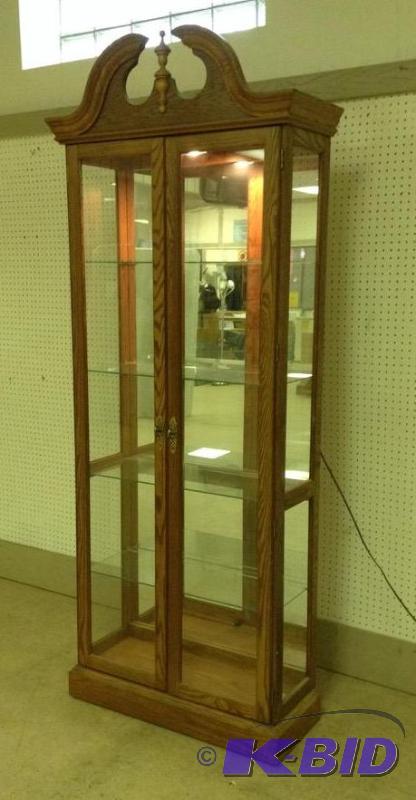 lot 24 image: Nice Oak and Glass China Hutch Display Cabinet