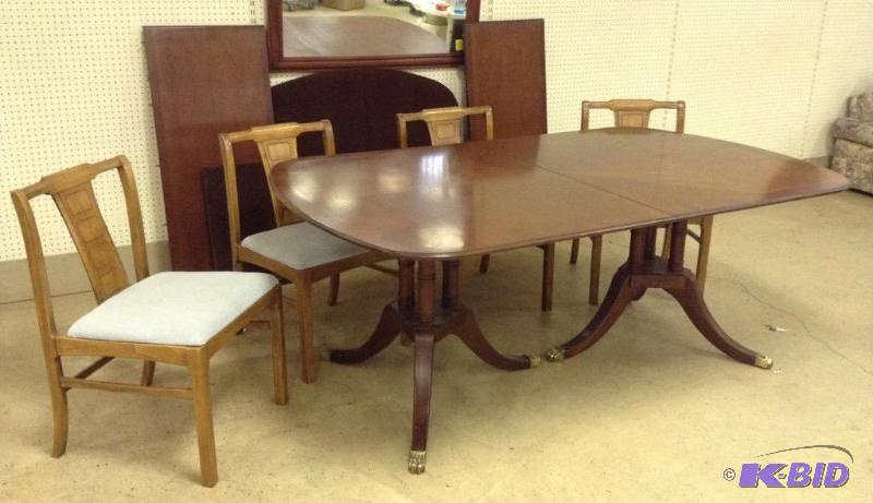 lot 29 image: Gorgeous Formal Dining Table with 4 Chairs