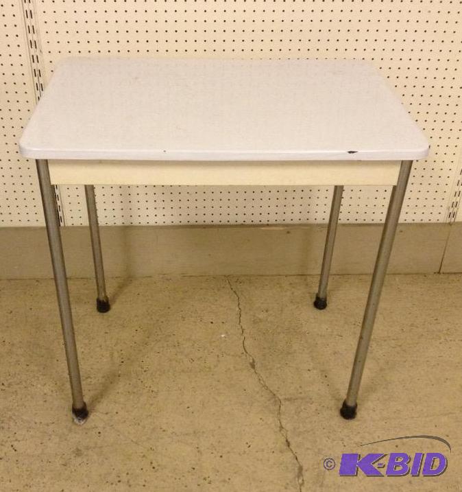 lot 40 image: Enamel Top Table