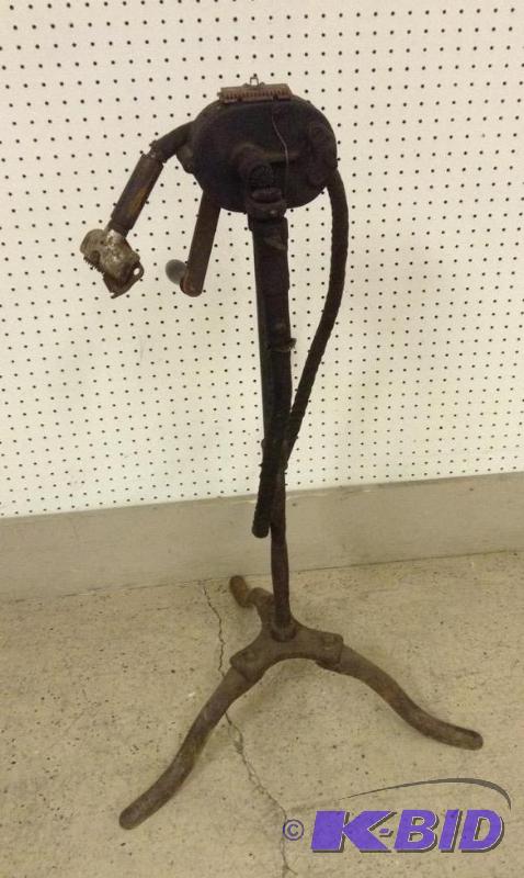 lot 45 image: RARE Antique Stewart Clipper for Livestock and Horses