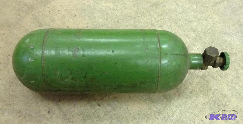 lot 51 image: WWII Pilot Air CylinderBottle