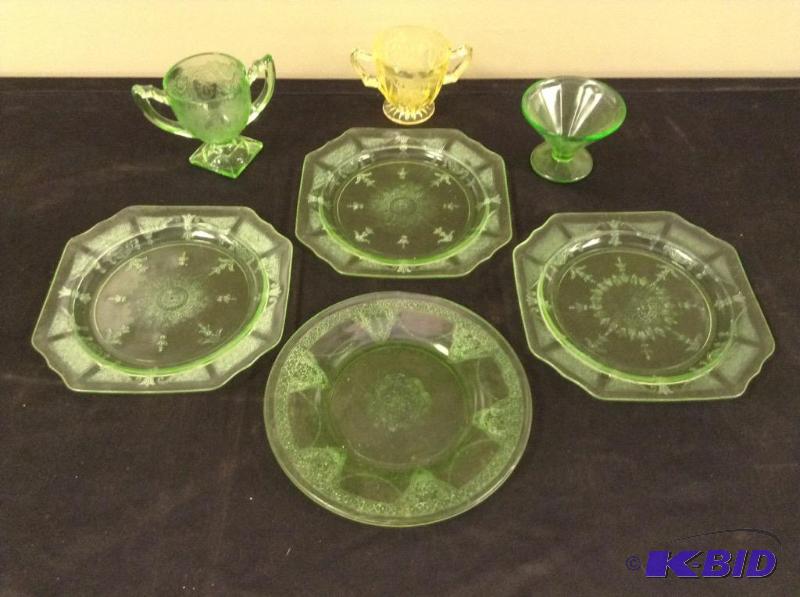 lot 68 image: Mixed Lot of Depression Glass