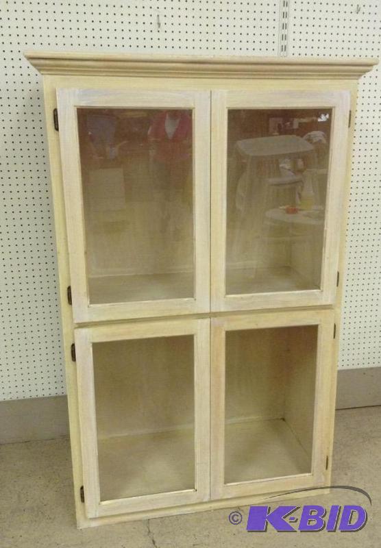 lot 77 image: Nice Lighted Display Cabinet with Glass Front