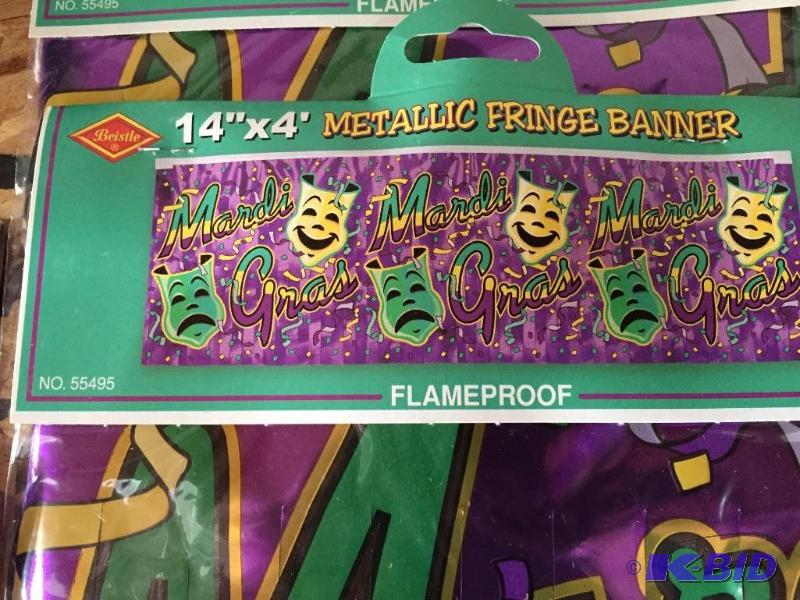 lot 19 image: Mardi-Gras Party Pack.
