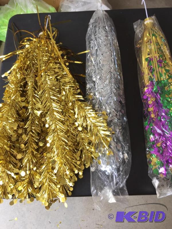 lot 225 image: Assorted Hanging Glitter Decorations